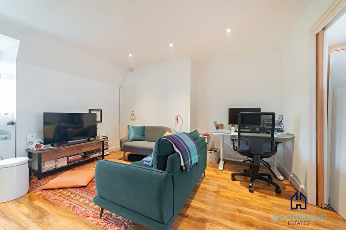 1 Bedroom Flat To Rent In Nether Street, N12