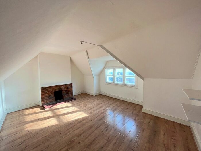 2 Bedroom Flat To Rent In Station Road, Harpenden, AL5