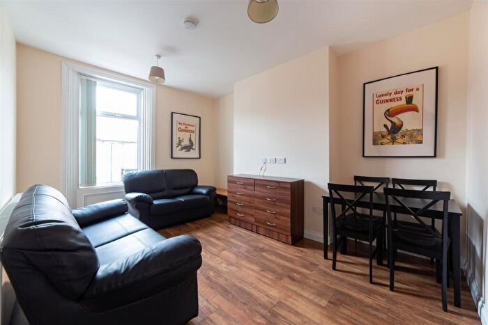 4 Bedroom Maisonette To Rent In £pppw - Holly Avenue, Jesmond, NE2