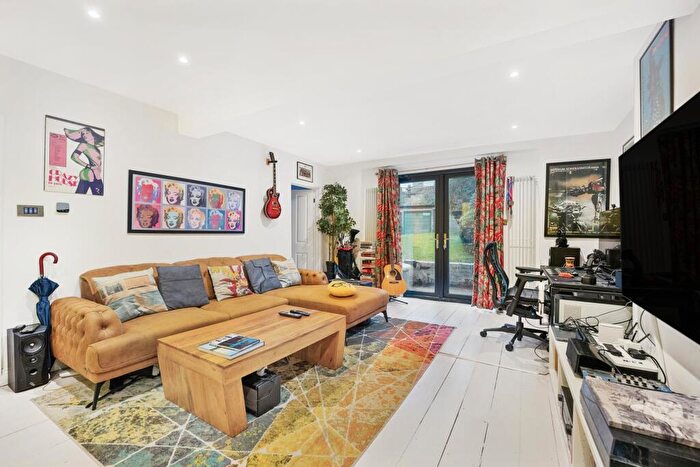 1 Bedroom Flat For Sale In Camden Road, Islington, N7