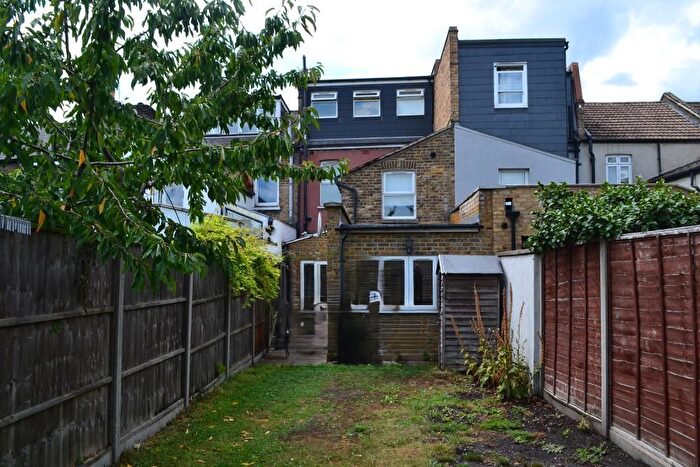 2 Bedroom Flat To Rent In Haydons Road, South Wimbledon, SW19