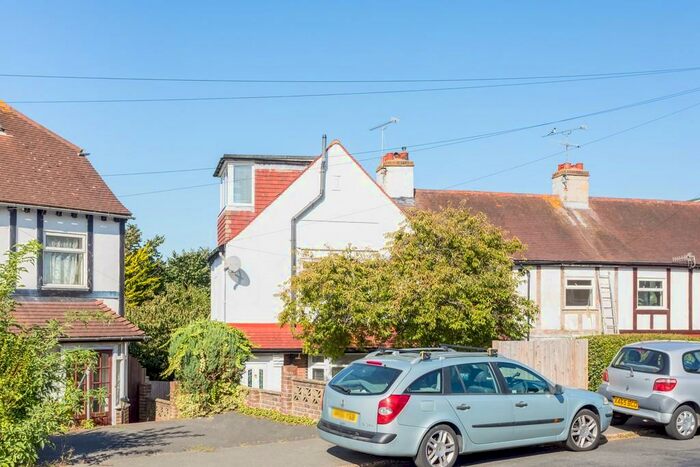 5 Bedroom Semi-Detached House To Rent In Bevendean Crescent, Brighton, BN2