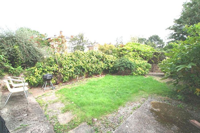 1 Bedroom Flat To Rent In Trnity Road, Tooting, SW17