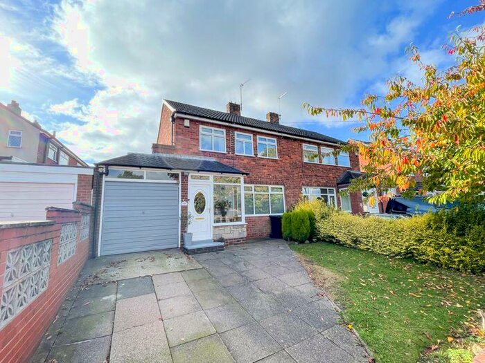 3 Bedroom Semi-Detached House To Rent In Willowsbrook Road, Halesowen, B62