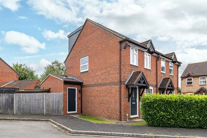 3 Bedroom Semi-Detached House For Sale In Gadsden Close, Cranfield, MK43