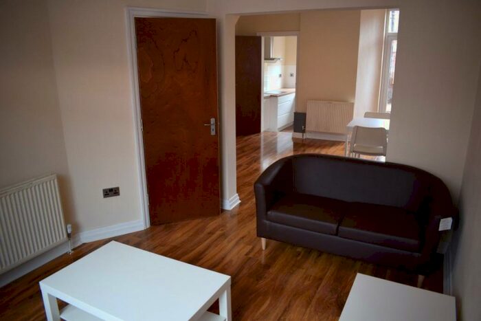 3 Bedroom Terraced House To Rent In Elmswood Avenue, Rusholme, M14