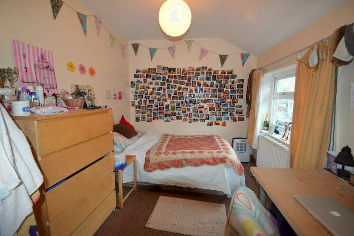 5 Bedroom Terraced House To Rent In Walmsley Road, Hyde Park, Leeds, LS6