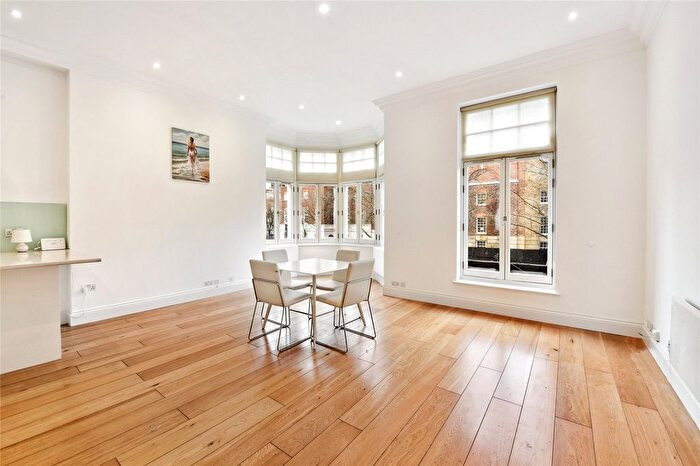 2 Bedroom Flat To Rent In Egerton Terrace, London, SW3