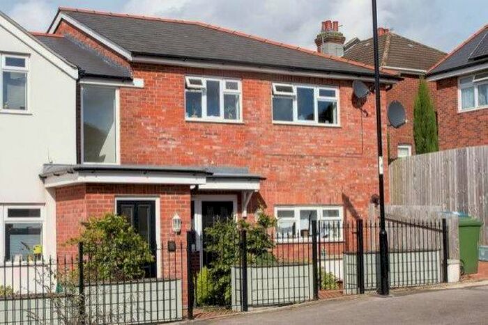 2 Bedroom Flat To Rent In Freshfield Road, Southampton, SO15