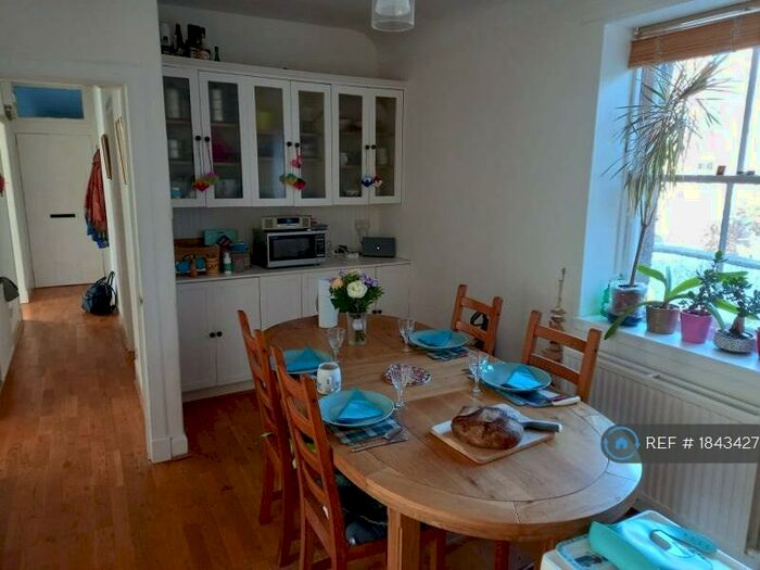 3 Bedroom Flat To Rent In Wilson's Park, Edinburgh, EH15