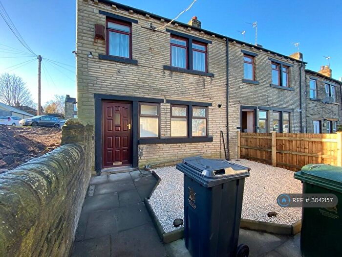 2 Bedroom Terraced House To Rent In Huddersfield Road, Wyke, Bradford, BD12