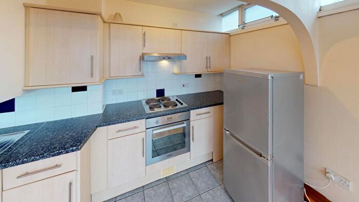 1 Bedroom Flat To Rent In Parkview Mansions, City Centre, SO14