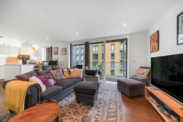 3 Bedroom Flat To Rent In Kidbrooke Village, Merlin Court, Kidbrooke, SE3