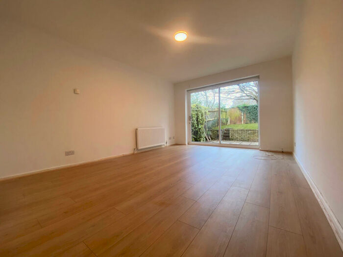 2 Bedroom House To Rent In Sandpiper Way, Orpington, BR5