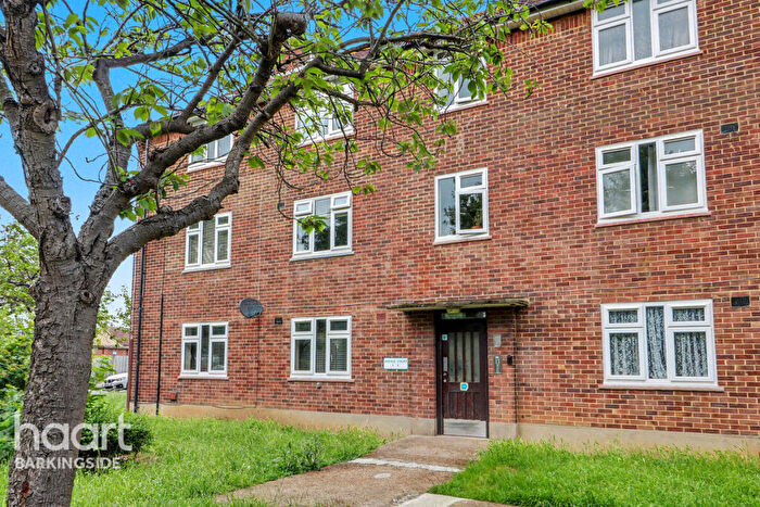 2 Bedroom Flat For Sale In Claybury Broadway, Clayhall, IG5