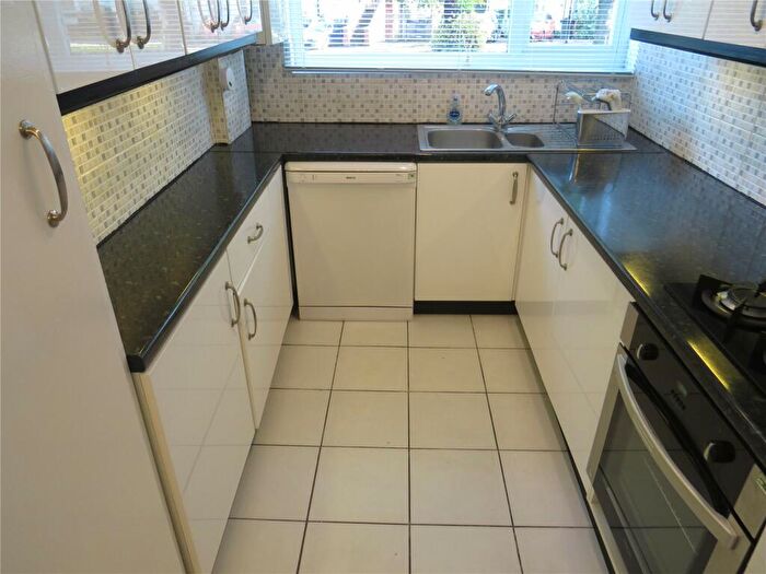 2 Bedroom Apartment To Rent In Sanderstead Road, South Croydon, Surrey, CR2