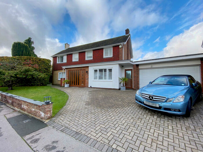 4 Bedroom House To Rent In Orlestone Gardens, Orpington, BR6