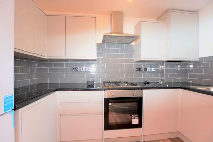 2 Bedroom Flat To Rent In High Street, Slough, SL1