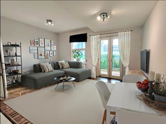 1 Bedroom Flat To Rent In Horn Lane, Acton, W3