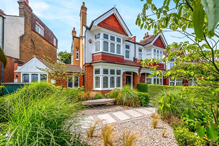 4 Bedroom Semi-Detached House For Sale In Dovercourt Road, Dulwich, SE22