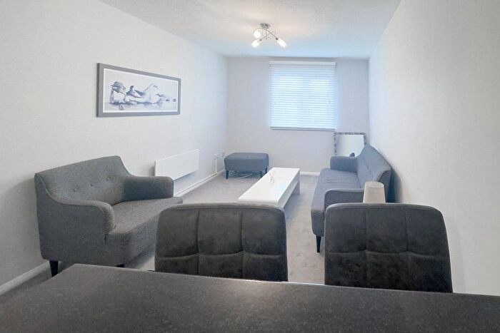 1 Bedroom Flat For Sale In Lion Court, Studio Way, Borehamwood, Hertfordshire, WD6