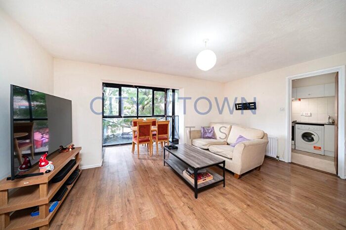 2 Bedroom Flat To Rent In Lancaster Drive, London, E14