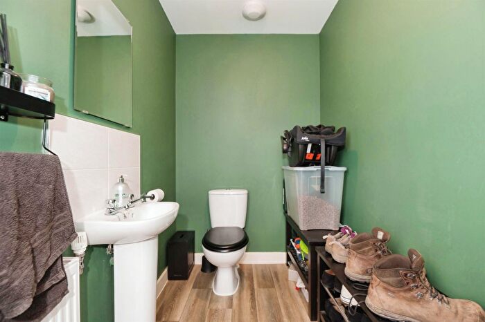 3 Bedroom End Of Terrace House For Sale In Chiltern Crescent, Fair Oak, Eastleigh, SO50
