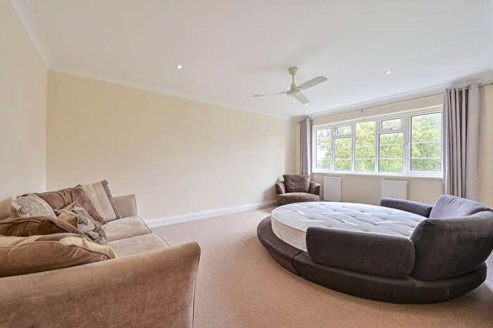 4 Bedroom Flat To Rent In Raymond Road, Wimbledon Village, London, SW19