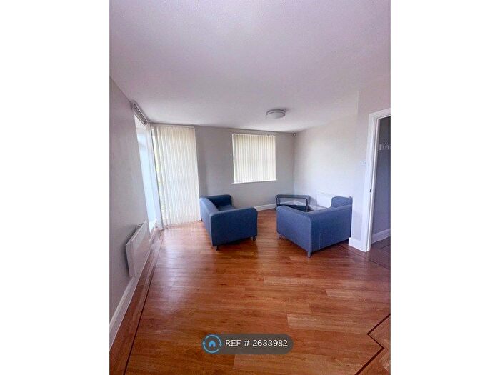 3 Bedroom Flat To Rent In Gladstone Court, Liverpool, L8