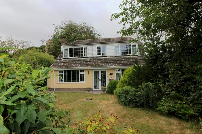 3 Bedroom Detached Bungalow For Sale In Lock Road, North Cotes, Grimsby, DN36