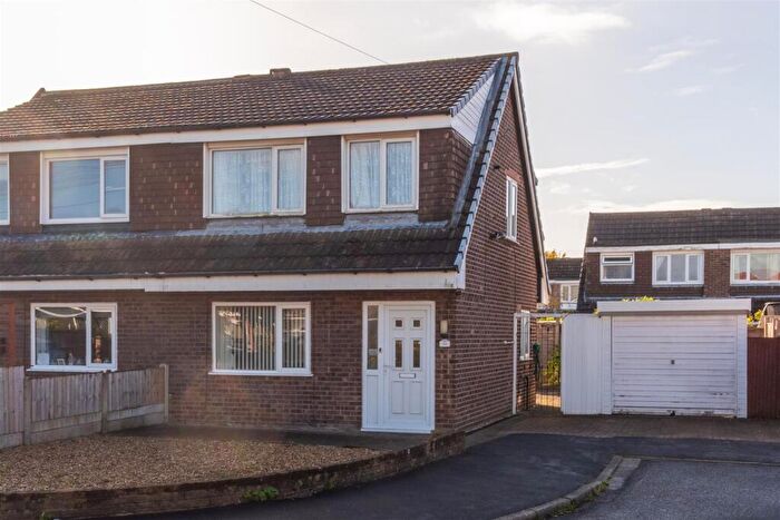 3 Bedroom Semi-Detached House For Sale In Hunters Road, Leyland, PR25