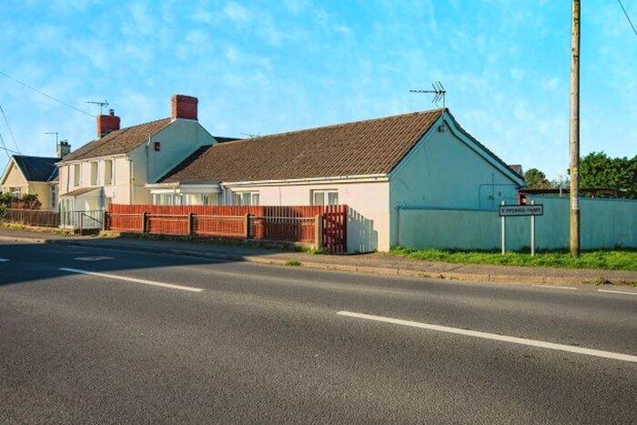 2 Bedroom Bungalow To Rent In Penparc, Cardigan, SA43