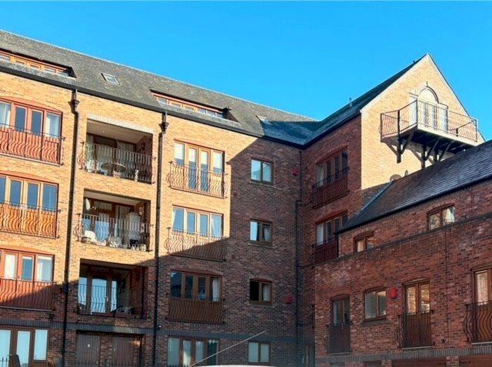 2 Bedroom Flat To Rent In Waterfront View, York Street, Stourport-On-Severn, DY13