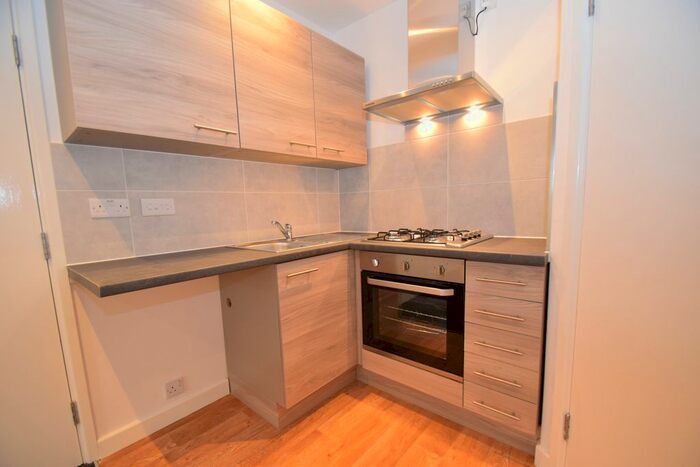 Studio To Rent In High Street, Aylesbury, Buckinghamshire HP20