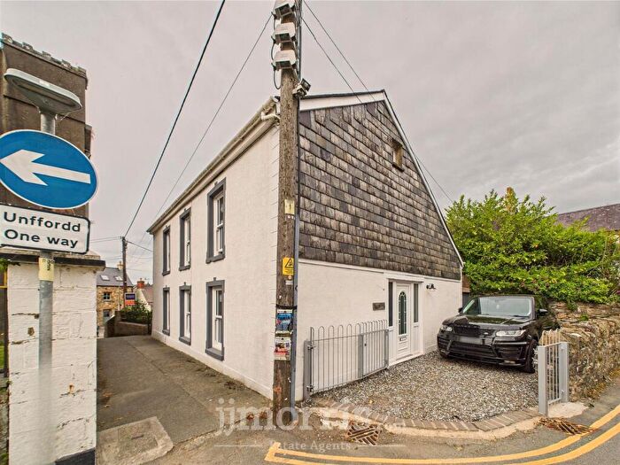 3 Bedroom Link Detached House For Sale In Bank House, Upper West Street, Newport, SA42