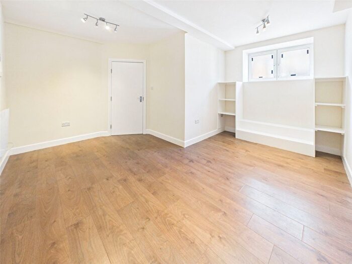 1 Bedroom Flat To Rent In Holly Road, Twickenham, TW1