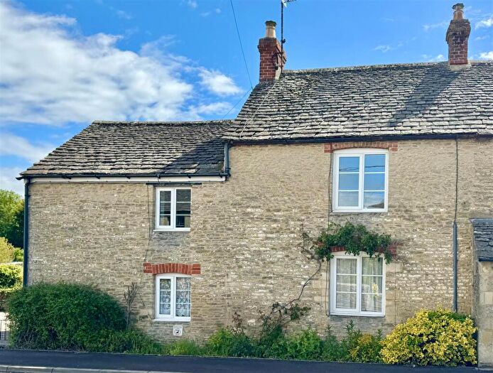 3 Bedroom Semi-Detached House For Sale In Poulton, GL7