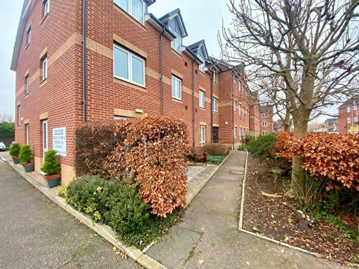 1 Bedroom Flat For Sale In Conrad Court, Stanford Le Hope, Essex, SS17