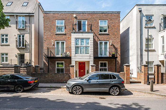 2 Bedroom Apartment For Sale In Ingress Park Avenue, Ingress Park, Greenhithe, DA9