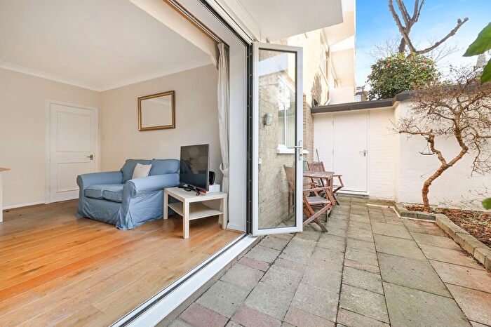 2 Bedroom Flat To Rent In Callow Street, London, SW3