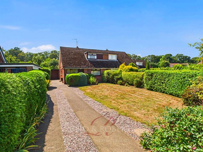 3 Bedroom Semi-Detached Bungalow For Sale In Norfolk Road, Wrexham, LL12