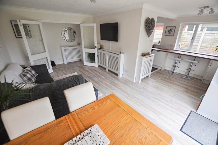 2 Bedroom Bungalow For Sale In Hilltop Close, Ferndown, BH22