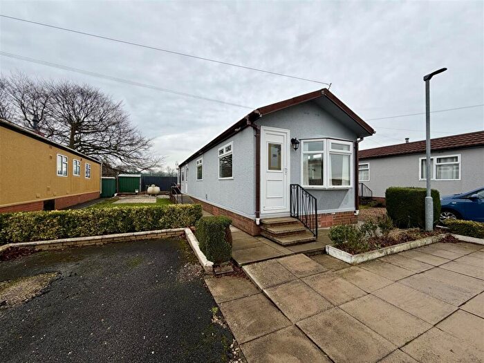 1 Bedroom Park Home For Sale In Newfield Cresent Cliff Top Park, Garforth, Leeds, LS25