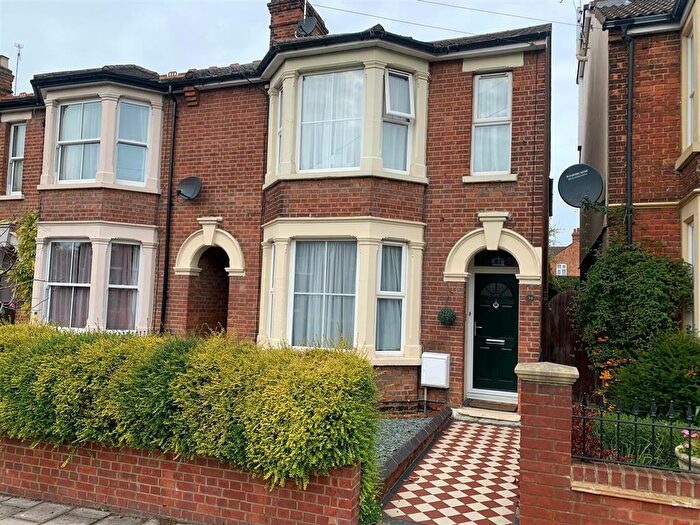 3 Bedroom House To Rent In Bierton Road, Aylesbury, HP20