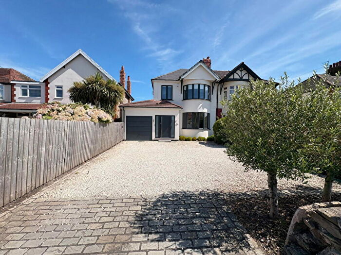 3 Bedroom Semi-Detached House For Sale In Liverpool Road South, Maghull, L31