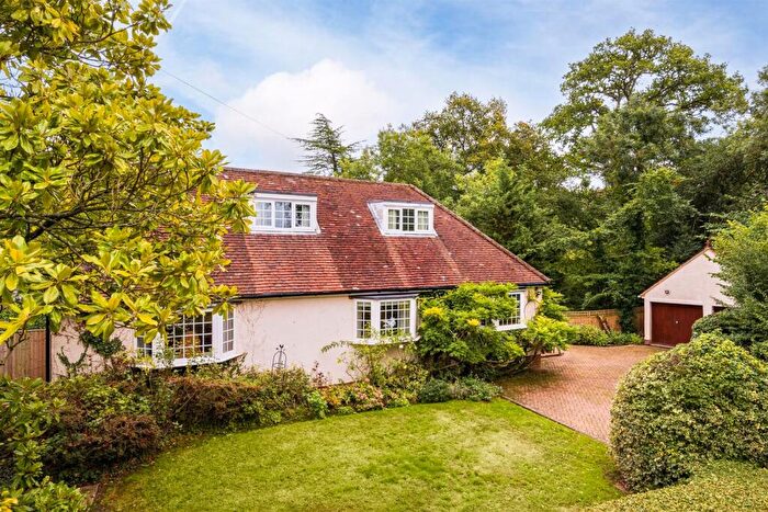 4 Bedroom Detached House For Sale In Broadplat, Rotherfield Greys, Henley-On-Thames, RG9