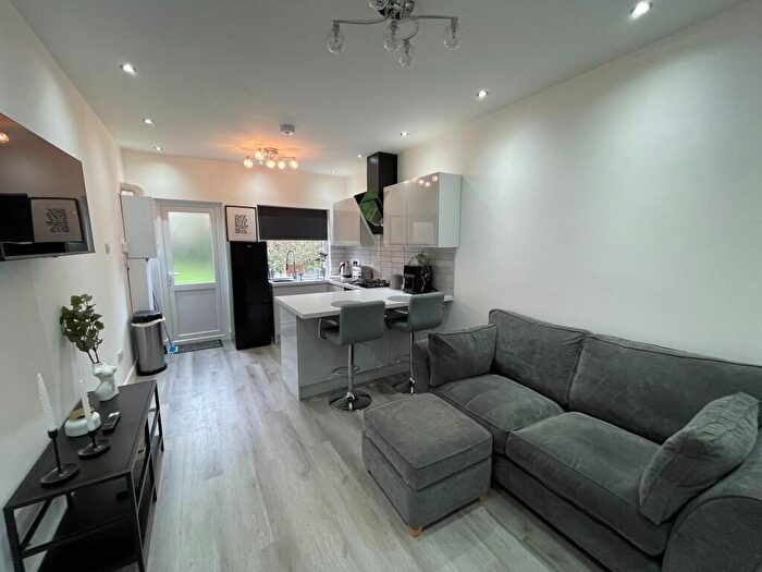 1 Bedroom Flat To Rent In Hermon Hill, London, E18
