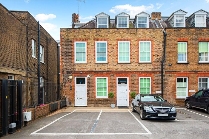 Garage / Parking To Rent In Holbrooke Place, Richmond, TW10