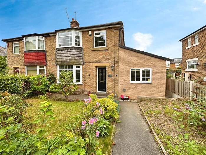 4 Bedroom Semi-Detached House For Sale In Pullan Avenue, Bradford, BD2