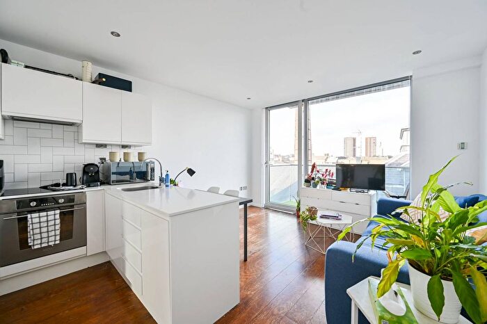 Studio To Rent In Tower Bridge Road, London Bridge, London, SE1